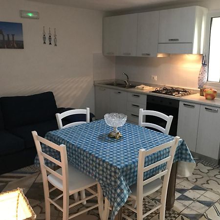 Villa Ceni - Appartamenti Con Camere, Cucina, Wc E Terrazza Sul Mare In Villa Con Piscina, Giardino E Parcheggio Marinella di Selinunte Luaran gambar