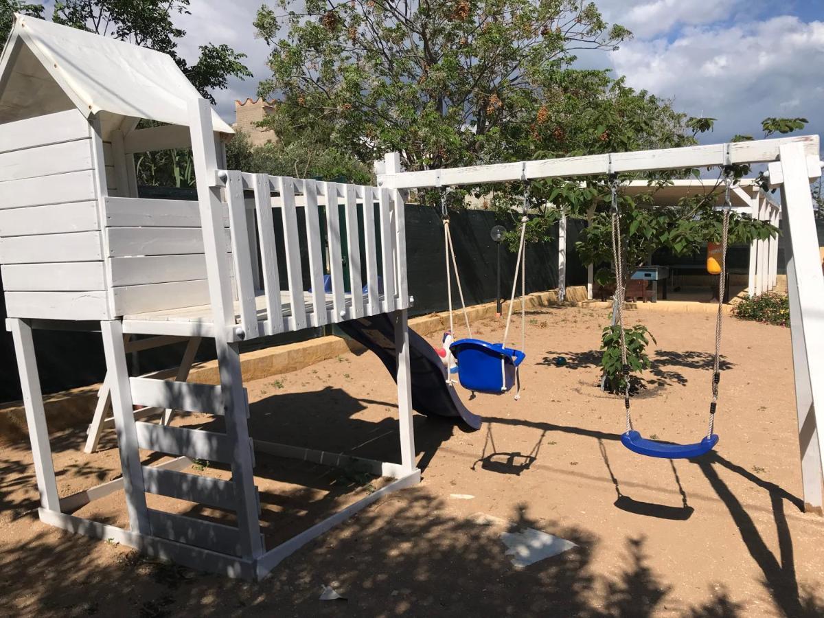 Villa Ceni - Appartamenti Con Camere, Cucina, Wc E Terrazza Sul Mare In Villa Con Piscina, Giardino E Parcheggio Marinella di Selinunte Luaran gambar