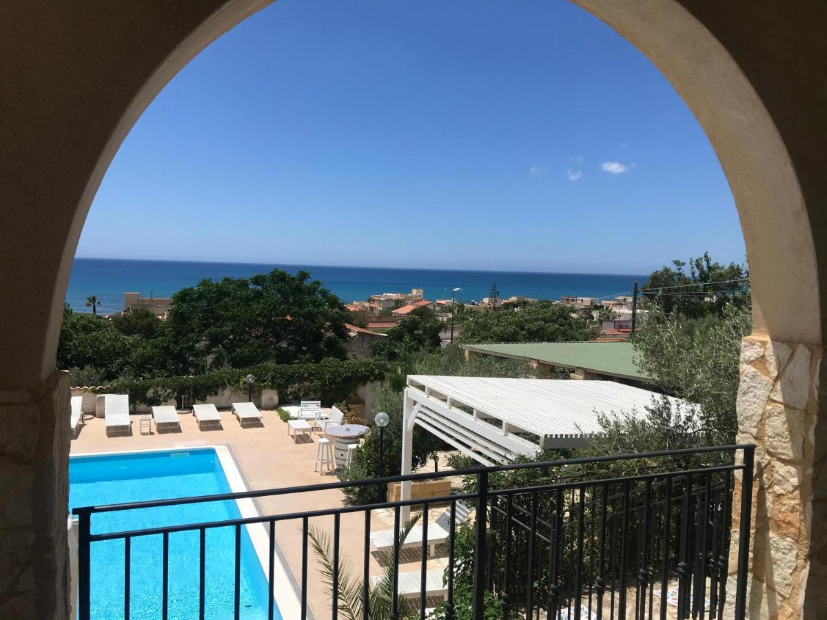 Villa Ceni - Appartamenti Con Camere, Cucina, Wc E Terrazza Sul Mare In Villa Con Piscina, Giardino E Parcheggio Marinella di Selinunte Luaran gambar