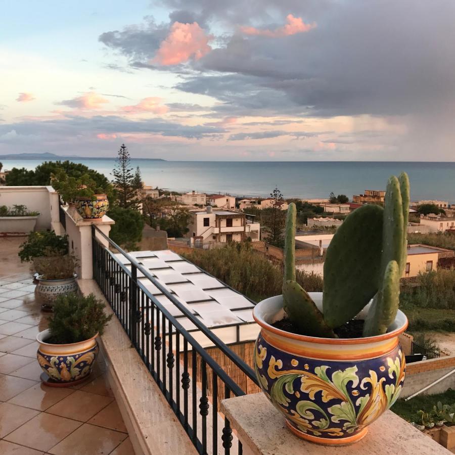 Villa Ceni - Appartamenti Con Camere, Cucina, Wc E Terrazza Sul Mare In Villa Con Piscina, Giardino E Parcheggio Marinella di Selinunte Luaran gambar