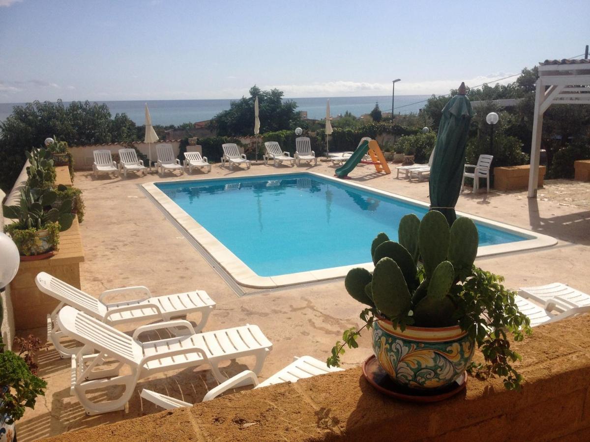 Villa Ceni - Appartamenti Con Camere, Cucina, Wc E Terrazza Sul Mare In Villa Con Piscina, Giardino E Parcheggio Marinella di Selinunte Luaran gambar