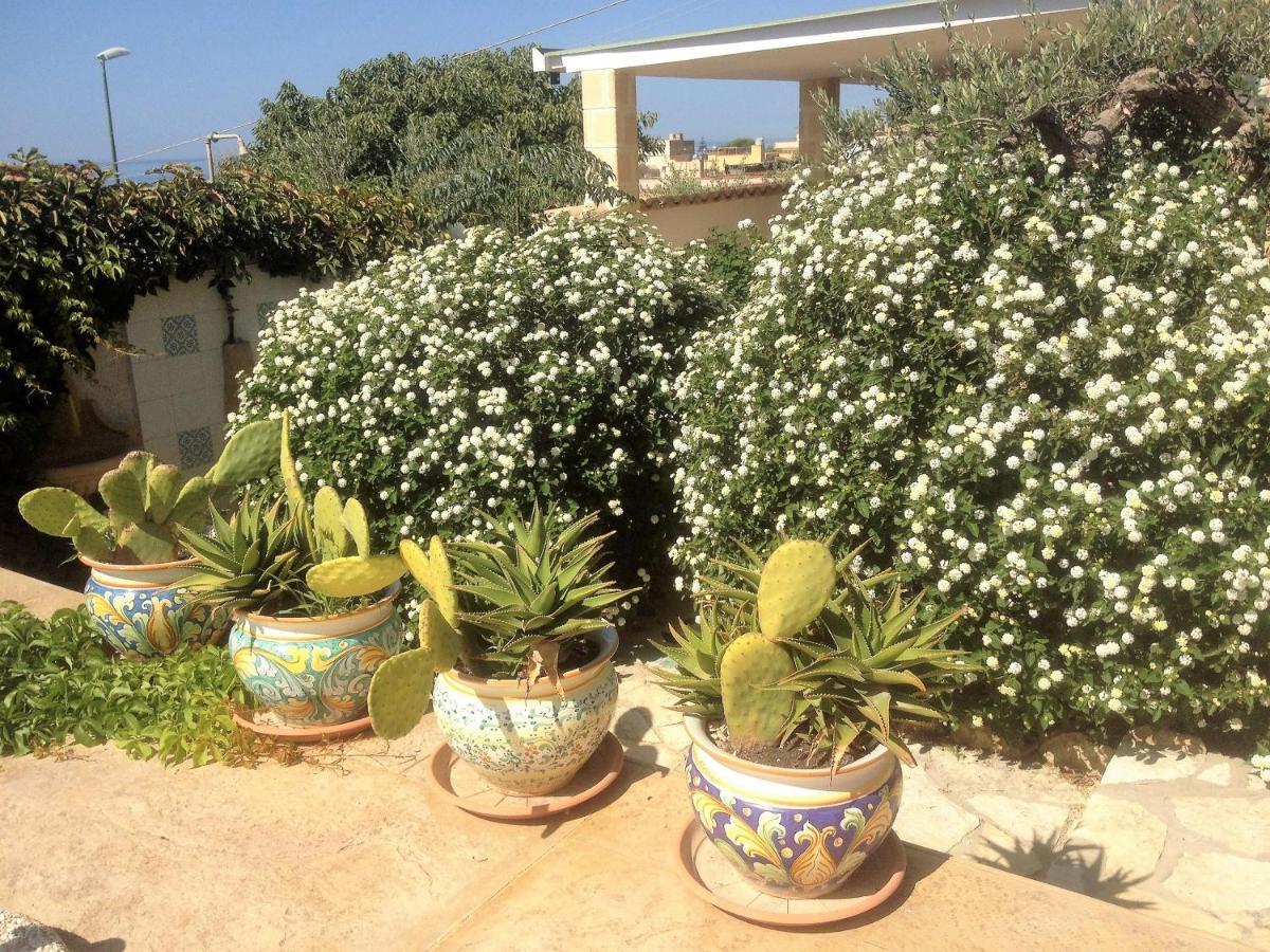 Villa Ceni - Appartamenti Con Camere, Cucina, Wc E Terrazza Sul Mare In Villa Con Piscina, Giardino E Parcheggio Marinella di Selinunte Luaran gambar