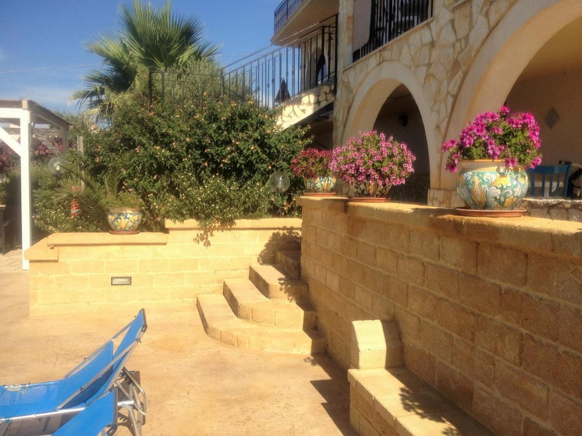 Villa Ceni - Appartamenti Con Camere, Cucina, Wc E Terrazza Sul Mare In Villa Con Piscina, Giardino E Parcheggio Marinella di Selinunte Luaran gambar