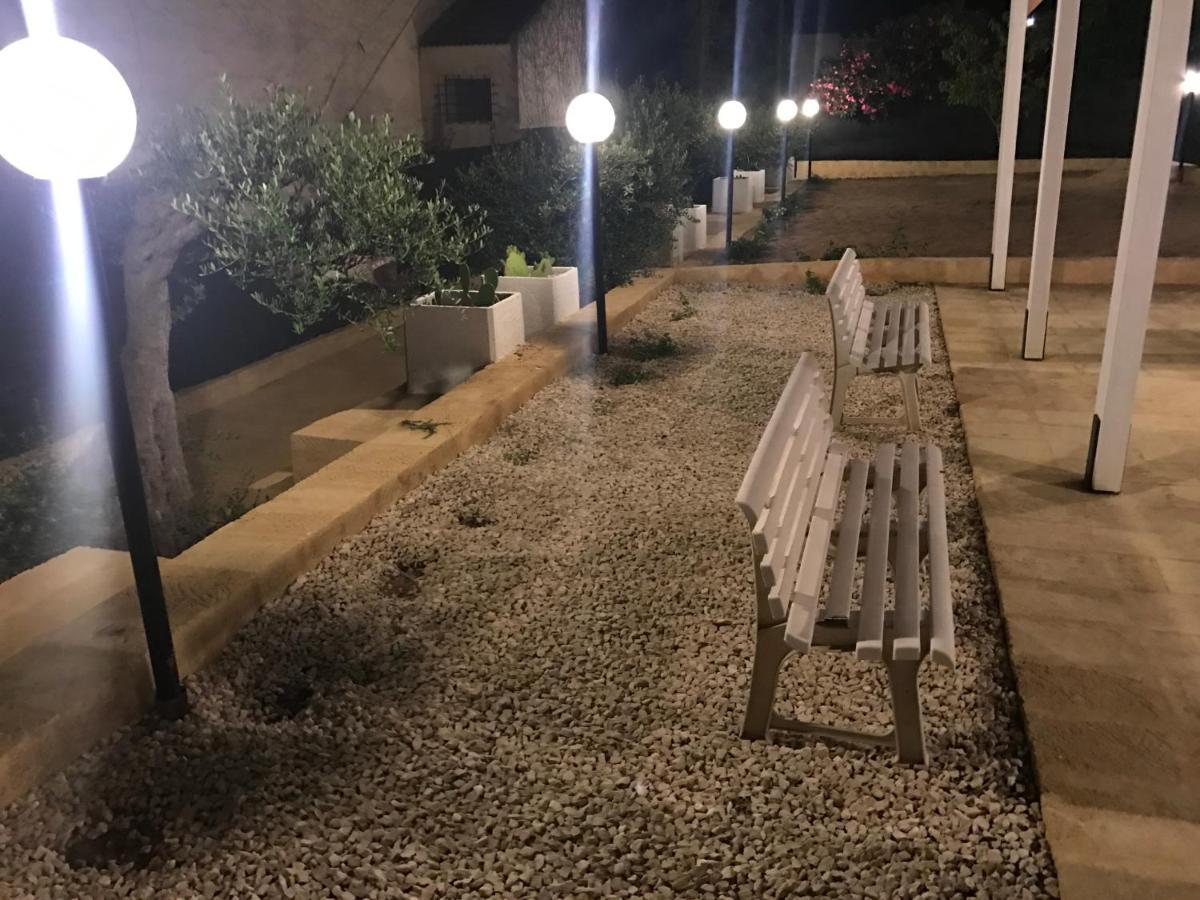 Villa Ceni - Appartamenti Con Camere, Cucina, Wc E Terrazza Sul Mare In Villa Con Piscina, Giardino E Parcheggio Marinella di Selinunte Luaran gambar