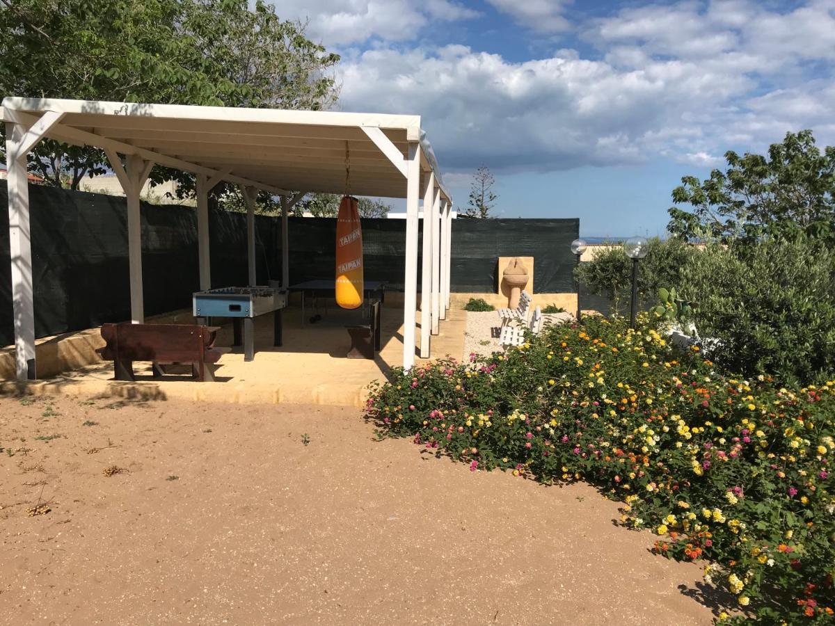 Villa Ceni - Appartamenti Con Camere, Cucina, Wc E Terrazza Sul Mare In Villa Con Piscina, Giardino E Parcheggio Marinella di Selinunte Luaran gambar