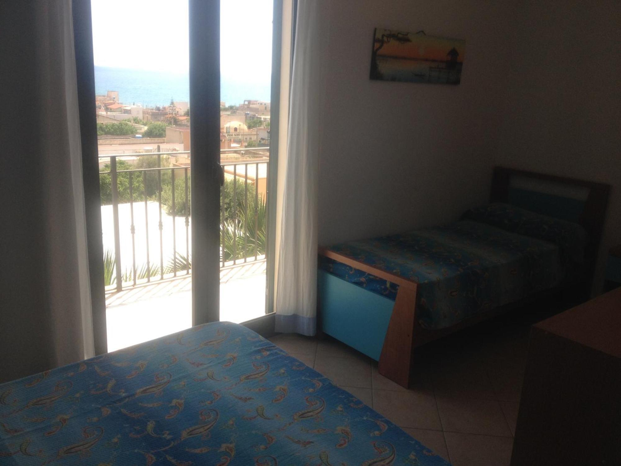 Villa Ceni - Appartamenti Con Camere, Cucina, Wc E Terrazza Sul Mare In Villa Con Piscina, Giardino E Parcheggio Marinella di Selinunte Luaran gambar