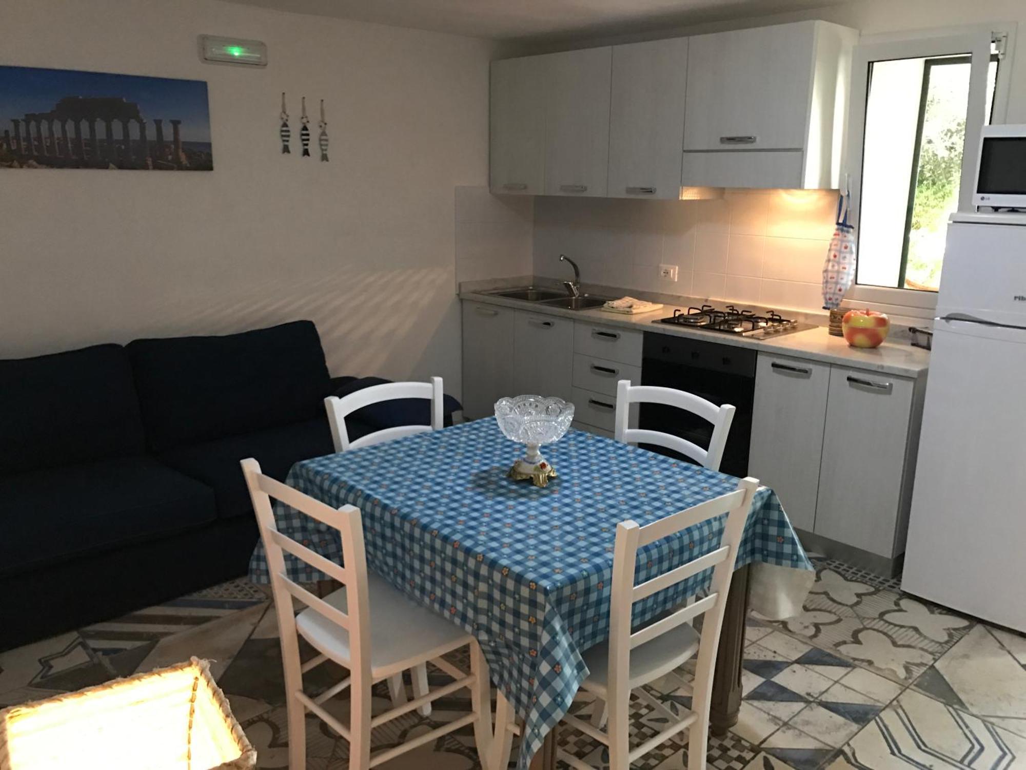 Villa Ceni - Appartamenti Con Camere, Cucina, Wc E Terrazza Sul Mare In Villa Con Piscina, Giardino E Parcheggio Marinella di Selinunte Luaran gambar