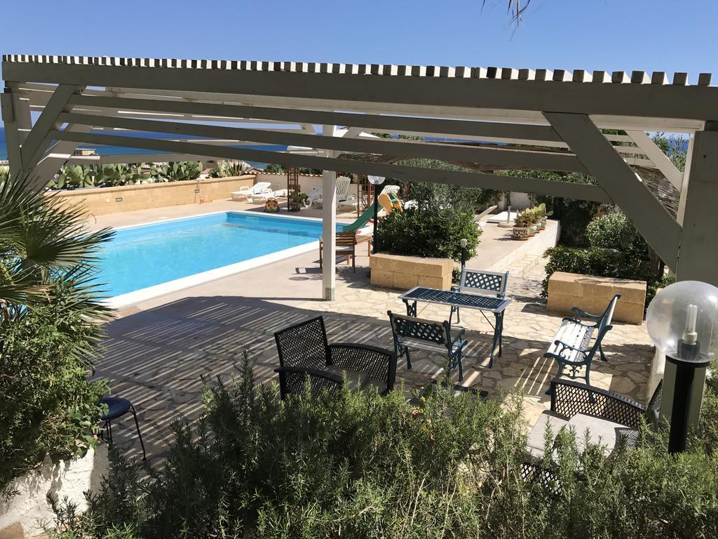 Villa Ceni - Appartamenti Con Camere, Cucina, Wc E Terrazza Sul Mare In Villa Con Piscina, Giardino E Parcheggio Marinella di Selinunte Luaran gambar