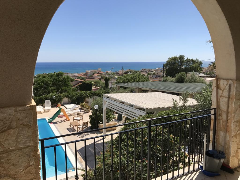 Villa Ceni - Appartamenti Con Camere, Cucina, Wc E Terrazza Sul Mare In Villa Con Piscina, Giardino E Parcheggio Marinella di Selinunte Luaran gambar
