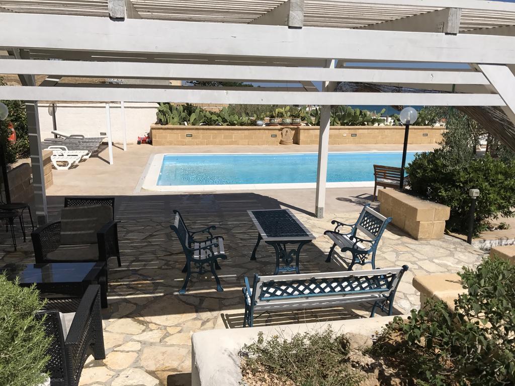 Villa Ceni - Appartamenti Con Camere, Cucina, Wc E Terrazza Sul Mare In Villa Con Piscina, Giardino E Parcheggio Marinella di Selinunte Luaran gambar