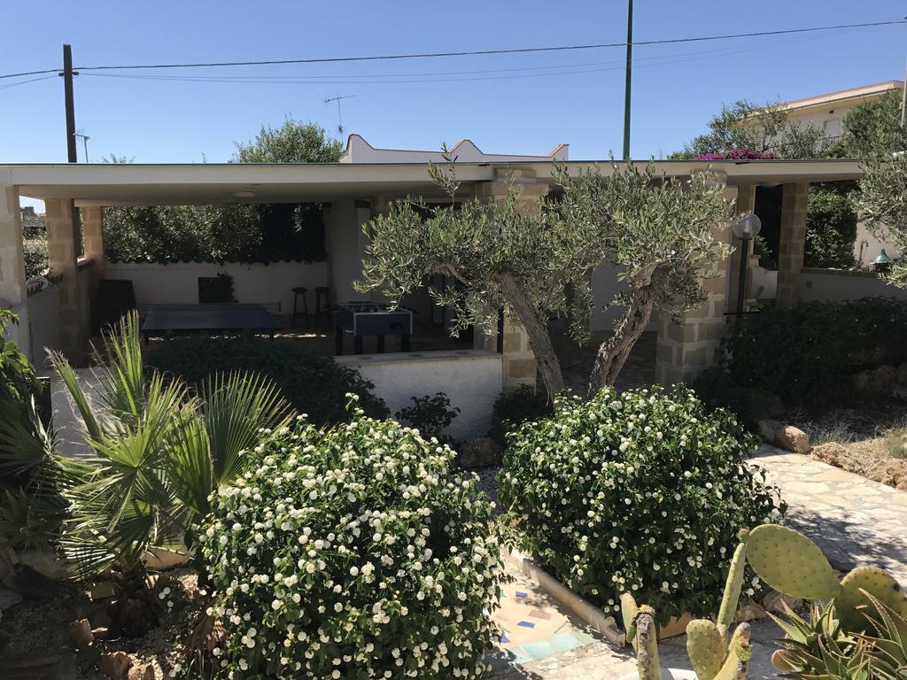 Villa Ceni - Appartamenti Con Camere, Cucina, Wc E Terrazza Sul Mare In Villa Con Piscina, Giardino E Parcheggio Marinella di Selinunte Luaran gambar