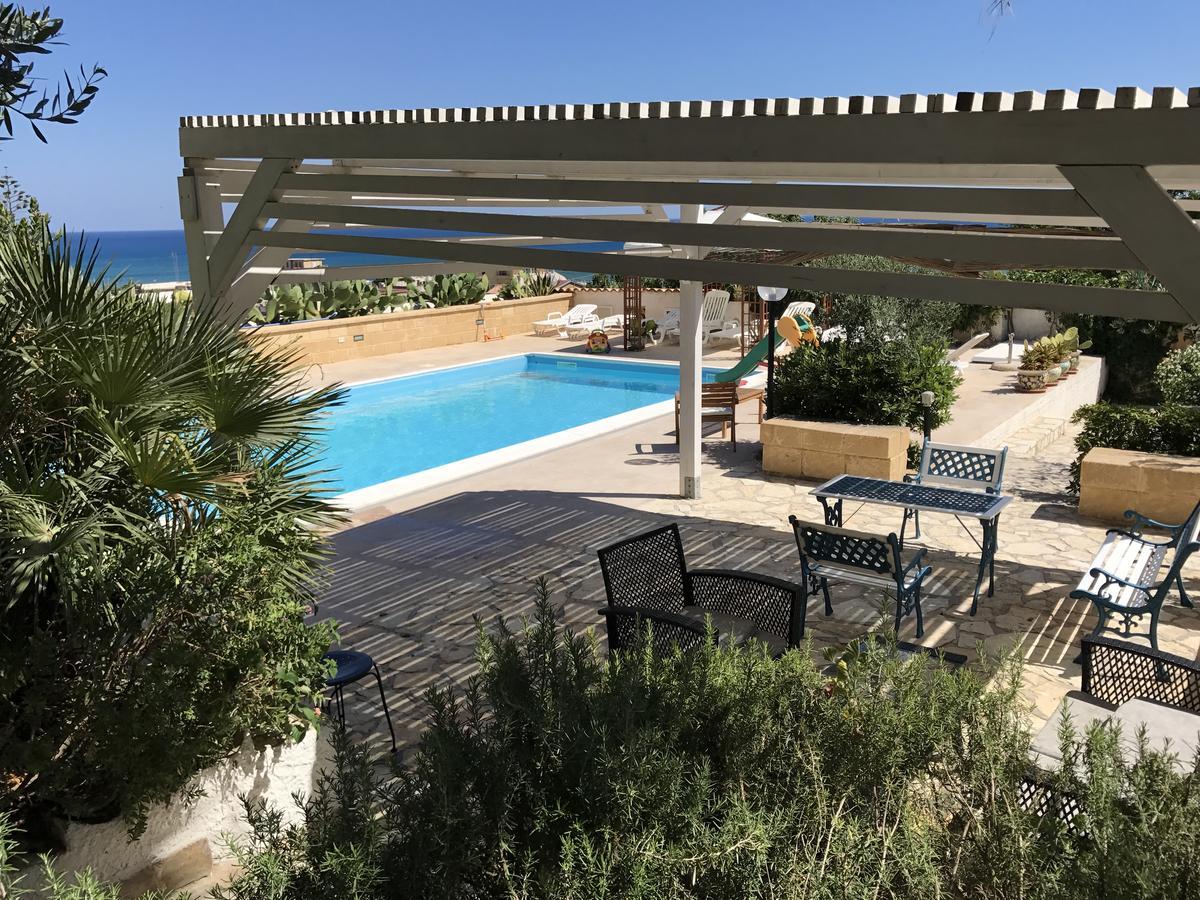 Villa Ceni - Appartamenti Con Camere, Cucina, Wc E Terrazza Sul Mare In Villa Con Piscina, Giardino E Parcheggio Marinella di Selinunte Luaran gambar