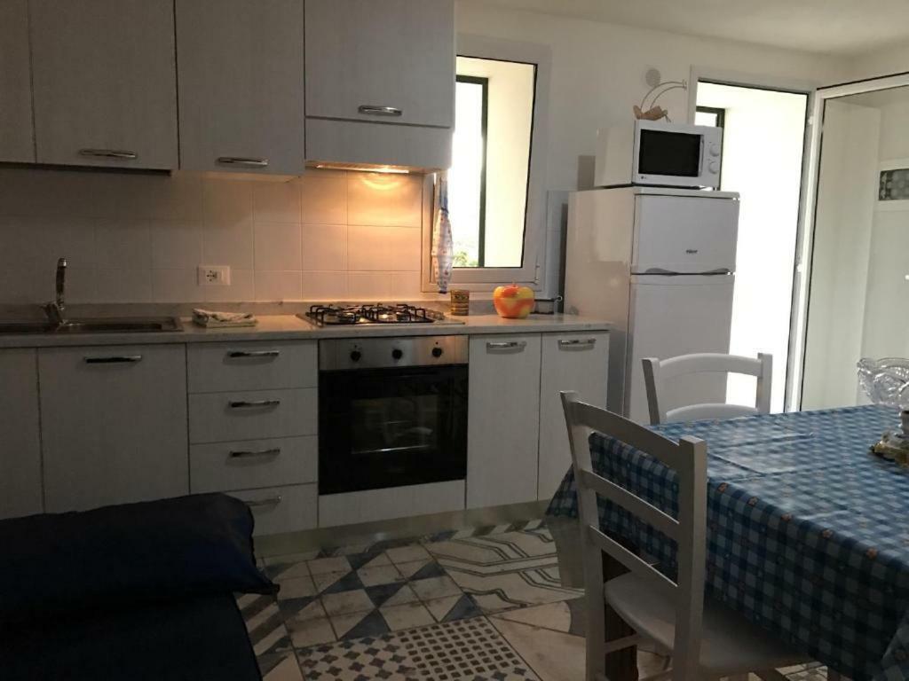 Villa Ceni - Appartamenti Con Camere, Cucina, Wc E Terrazza Sul Mare In Villa Con Piscina, Giardino E Parcheggio Marinella di Selinunte Luaran gambar