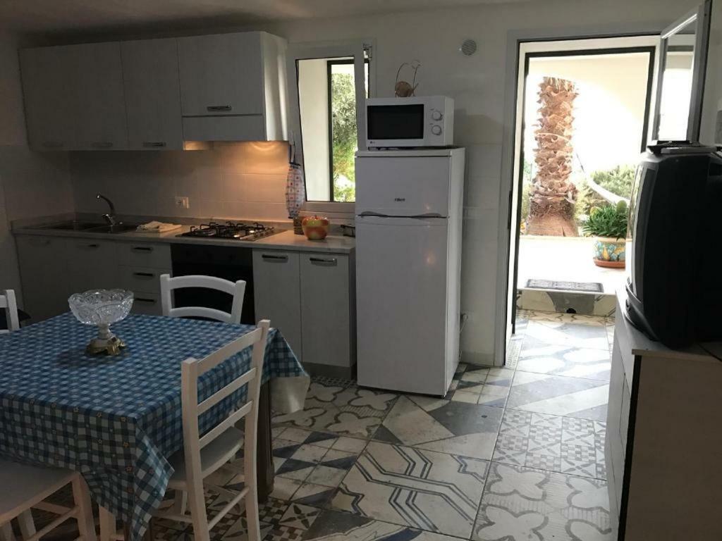 Villa Ceni - Appartamenti Con Camere, Cucina, Wc E Terrazza Sul Mare In Villa Con Piscina, Giardino E Parcheggio Marinella di Selinunte Luaran gambar