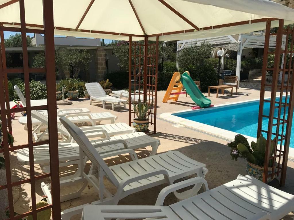Villa Ceni - Appartamenti Con Camere, Cucina, Wc E Terrazza Sul Mare In Villa Con Piscina, Giardino E Parcheggio Marinella di Selinunte Luaran gambar