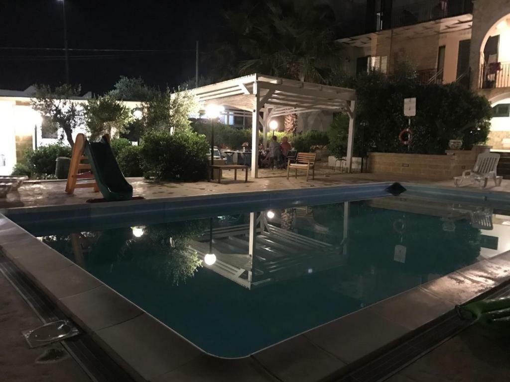 Villa Ceni - Appartamenti Con Camere, Cucina, Wc E Terrazza Sul Mare In Villa Con Piscina, Giardino E Parcheggio Marinella di Selinunte Luaran gambar