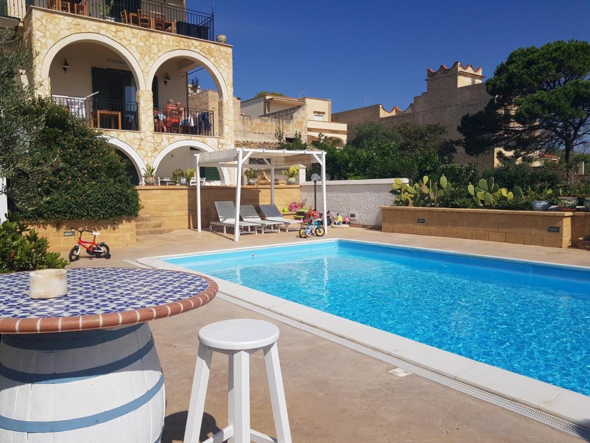 Villa Ceni - Appartamenti Con Camere, Cucina, Wc E Terrazza Sul Mare In Villa Con Piscina, Giardino E Parcheggio Marinella di Selinunte Luaran gambar