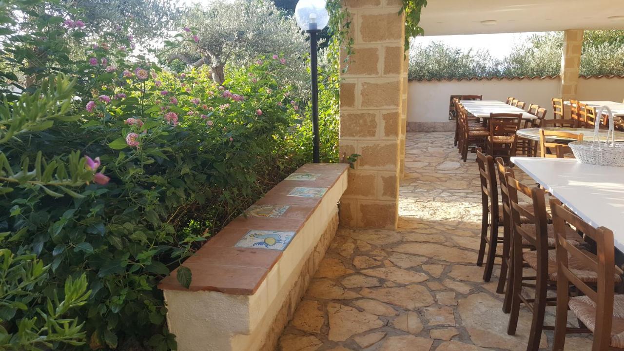 Villa Ceni - Appartamenti Con Camere, Cucina, Wc E Terrazza Sul Mare In Villa Con Piscina, Giardino E Parcheggio Marinella di Selinunte Luaran gambar