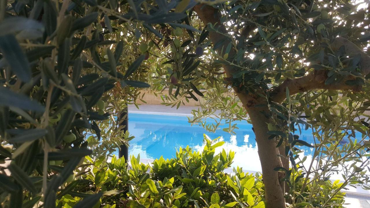 Villa Ceni - Appartamenti Con Camere, Cucina, Wc E Terrazza Sul Mare In Villa Con Piscina, Giardino E Parcheggio Marinella di Selinunte Luaran gambar