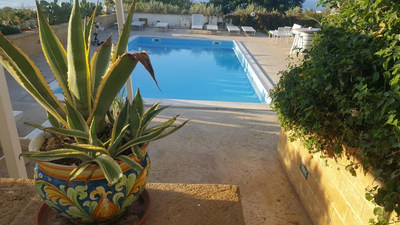 Villa Ceni - Appartamenti Con Camere, Cucina, Wc E Terrazza Sul Mare In Villa Con Piscina, Giardino E Parcheggio Marinella di Selinunte Luaran gambar