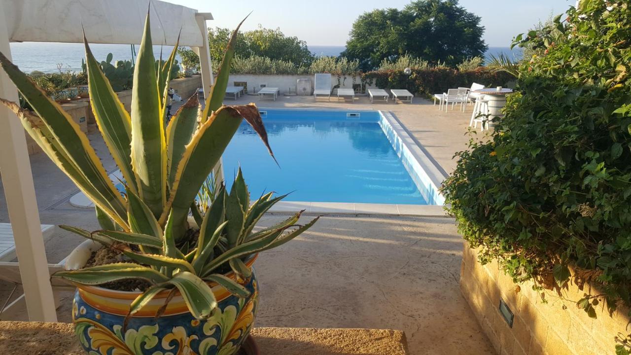 Villa Ceni - Appartamenti Con Camere, Cucina, Wc E Terrazza Sul Mare In Villa Con Piscina, Giardino E Parcheggio Marinella di Selinunte Luaran gambar
